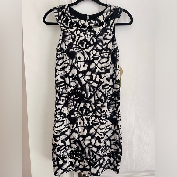 New! Nicole Miller Artelier black and white, lined cutout dress
NWT! Size 2 - Picture 3 of 11